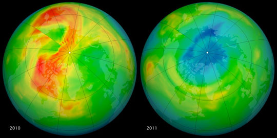 Dziura ozonowa: mapy pokazujące średnie zawartości ozonu w kolumnie powietrza nad Arktyką. Po lewej sytuacja normalna, po prawej - wystąpienie obniżonych koncentracji ozonu. 