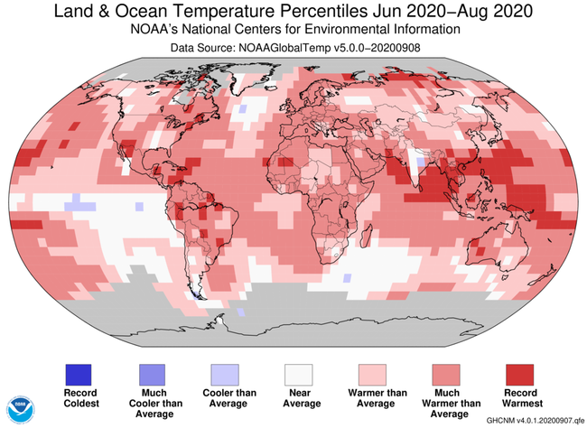 Lato 2020. Mapa:  Klasyfikacja temperatur w okresie czerwiec-sierpień 2020, na większość obszarów przynajmniej cieplejsza niż średnia