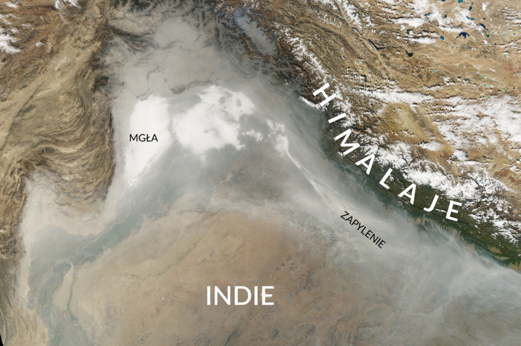Zdjęcie satelitarne: Pogranicze Chin i Indii, na południe od Himalajów widać, że powierzchnia Ziemi jest przesłonięta tumanami pyłu.  