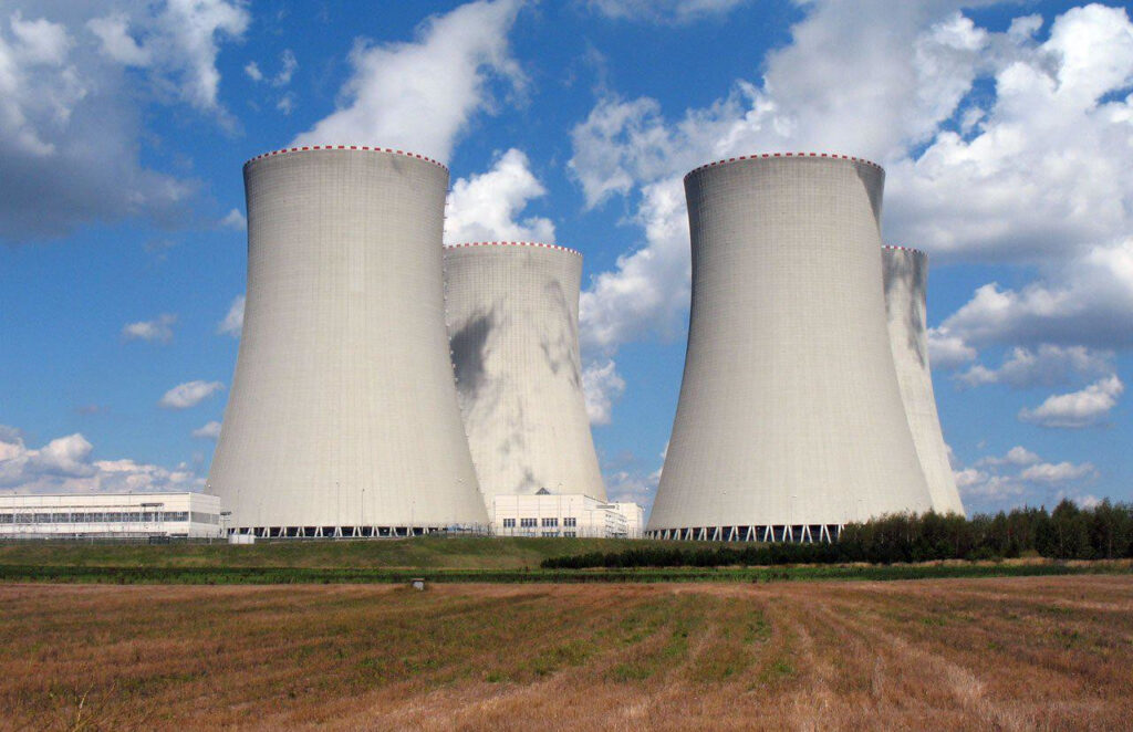Mitygacja zmiany klimatu. Zdjęcie: Elektrownia atomowa. 