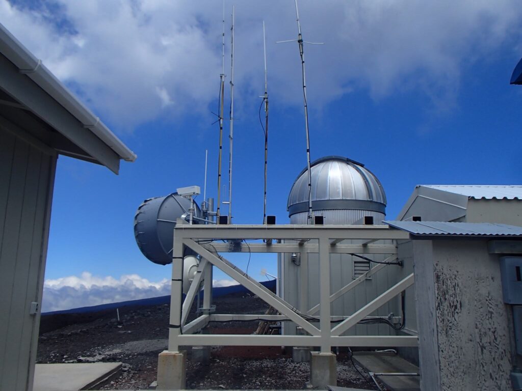 Zdjęcie: obserwatorium badania składu atmosfery. Widok z zewnątrz.