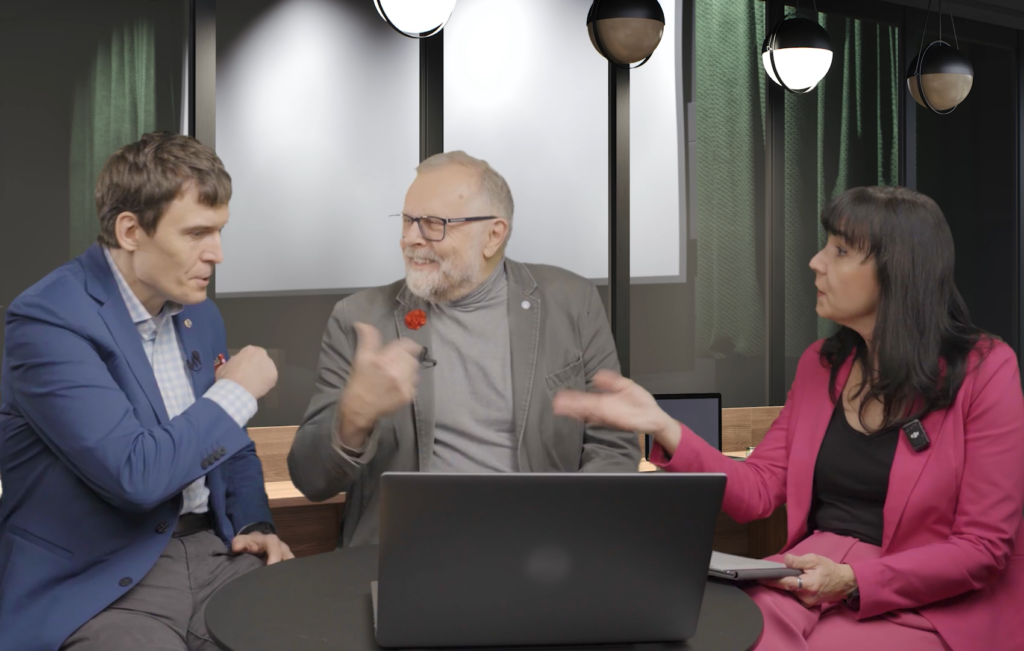 Zdjęcie z nagrań kursu "O klimacie w dobie dezinformacji", prof. Dariusz Jemielniak, prof. Szymon Malinowskii red. Aleksandra Stanisławska.