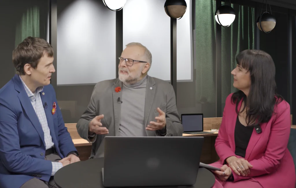 Zdjęcie z nagrań kursu "O klimacie w dobie dezinformacji", prof. Dariusz Jemielniak, prof. Szymon Malinowskii red. Aleksandra Stanisławska.