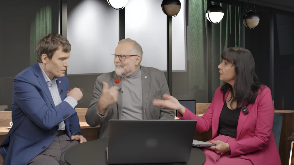 Zdjęcie z nagrań kursu "O klimacie w dobie dezinformacji", prof. Dariusz Jemielniak, prof. Szymon Malinowskii red. Aleksandra Stanisławska.